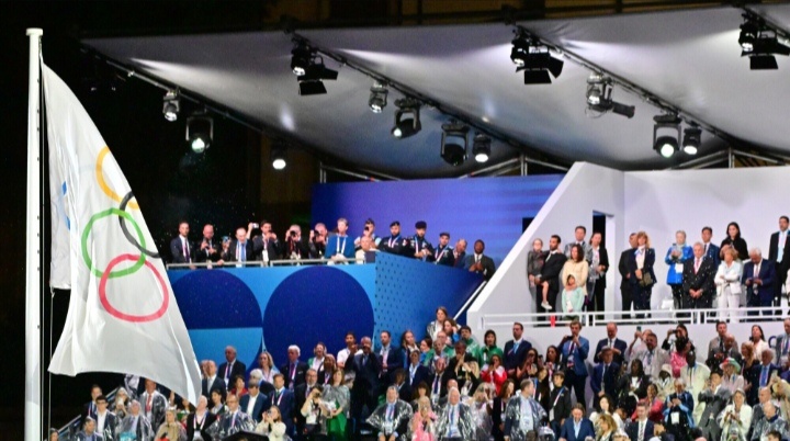 Перевёрнутый Олимпийский флаг на церемонии открытия / Фото: © Christian Liewig - Corbis / Contributor / Corbis Sport / Gettyimages.ru