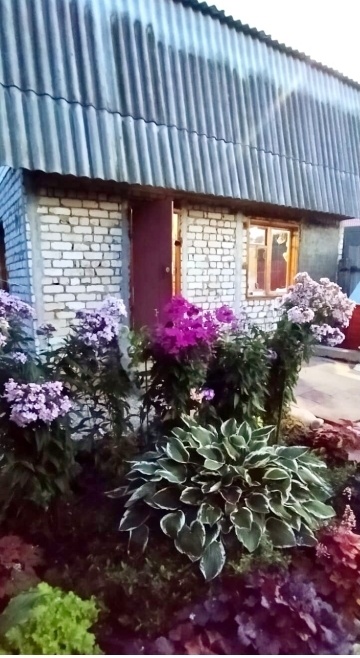 Такой был гараж, под стать лестнице