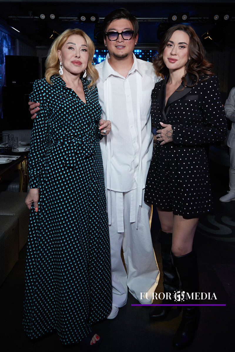 Любовь Успенская с дочерью Татьяной и Анатолий Цой