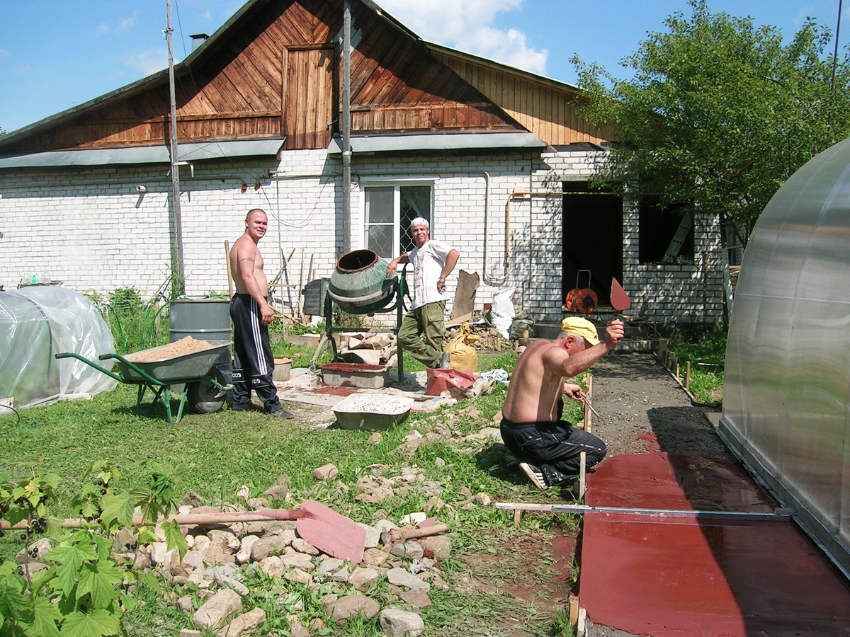 Юра Ефимов(Ефыч) в жёлтой кепке