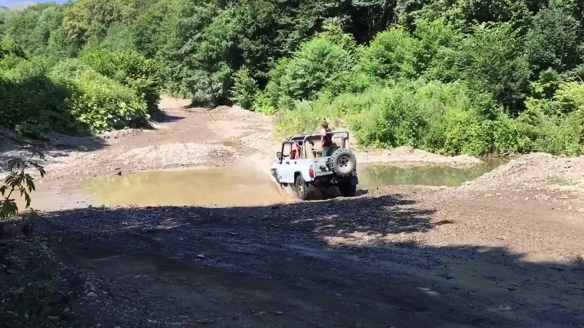 Дорога лежащая по маршруту, небольшая лужа которая там всегда есть. Фото взято из интернета