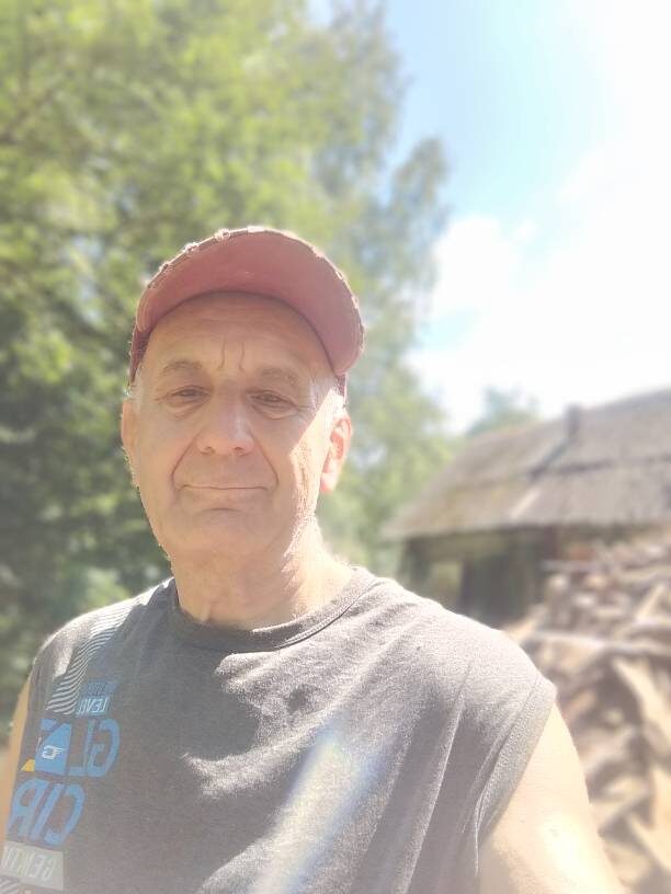 Сначала, конечно, я, гордый такой, четыре дня с Саней конопатились. И как еще одна иллюстрация к моей статье: "Как я узнал, что у меня огромное Эго?" А потом сами дрова - листайте галерею.