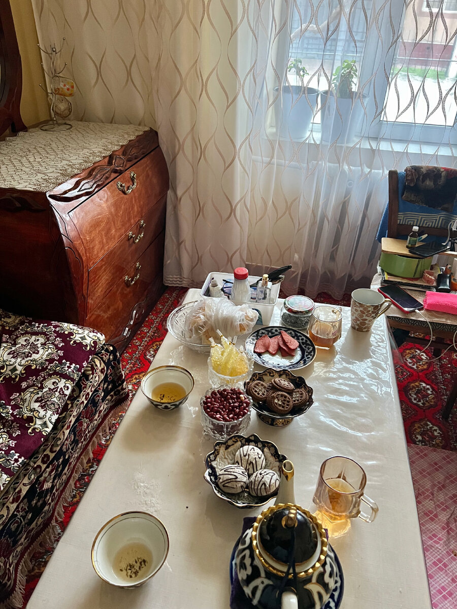 Это в гостях у узбекской пенсионерки, живущей в Кишлаке возле Ташкента