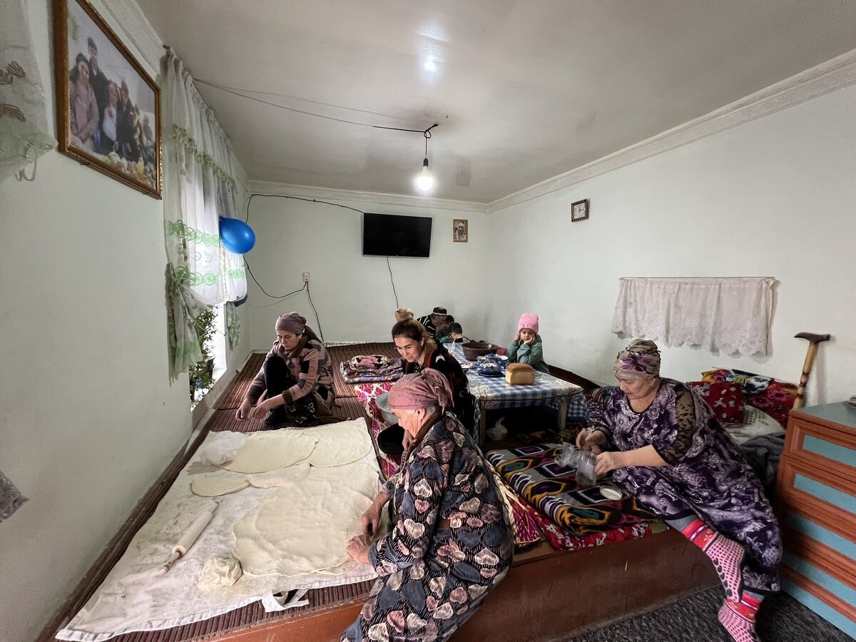 Это я в гостях в Кишлаке недалеко от Бухары