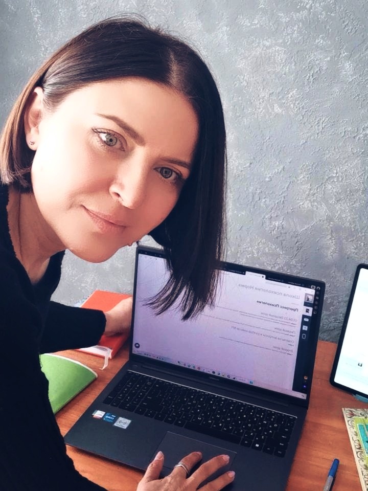 5. Поддержка и помощь

Если вам сложно начать этот путь, если вы не знаете, как справиться со своим бездействием, реакциями, эмоциями и мыслями, обращайтесь за помощью. Мы возобновим когнитивные процессы, чтобы вы могли наслаждаться результатами своих усилий.

@perjinskaya 

Если у вас есть дополнительные вопросы, пишите в комментариях под постом.

