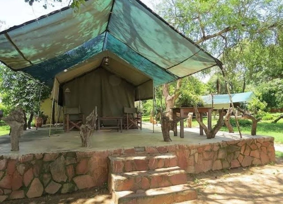 Палаточный лагерь. Южная Луангва 