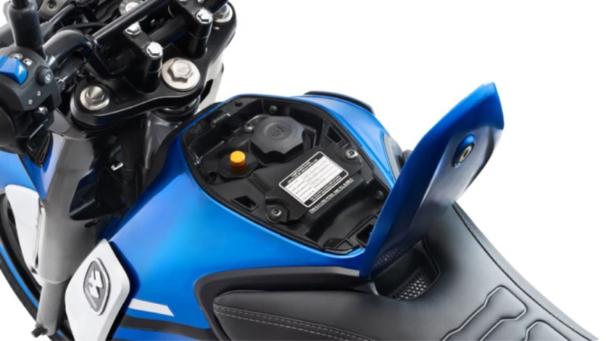 Бензиновый топливный бак мотоцикла Bajaj Freedom 125 NG04 на КПГ. Фото: официальный сайт производителя bajajauto.com