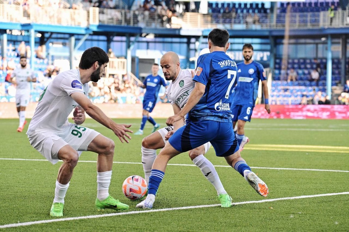    ФК «Оренбург» сыграл вничью с грозненским «Ахматом» Белов Михаил Александрович