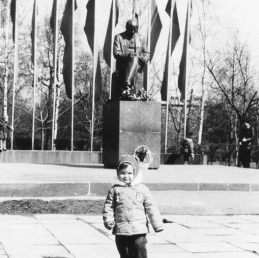Памятник В.И.Ленину, установленный в парке в 1968 году