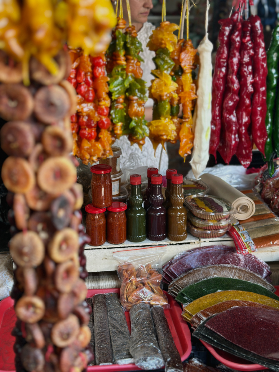 Чурчхела ~70₽, пастила ~50₽, аджика ~250₽