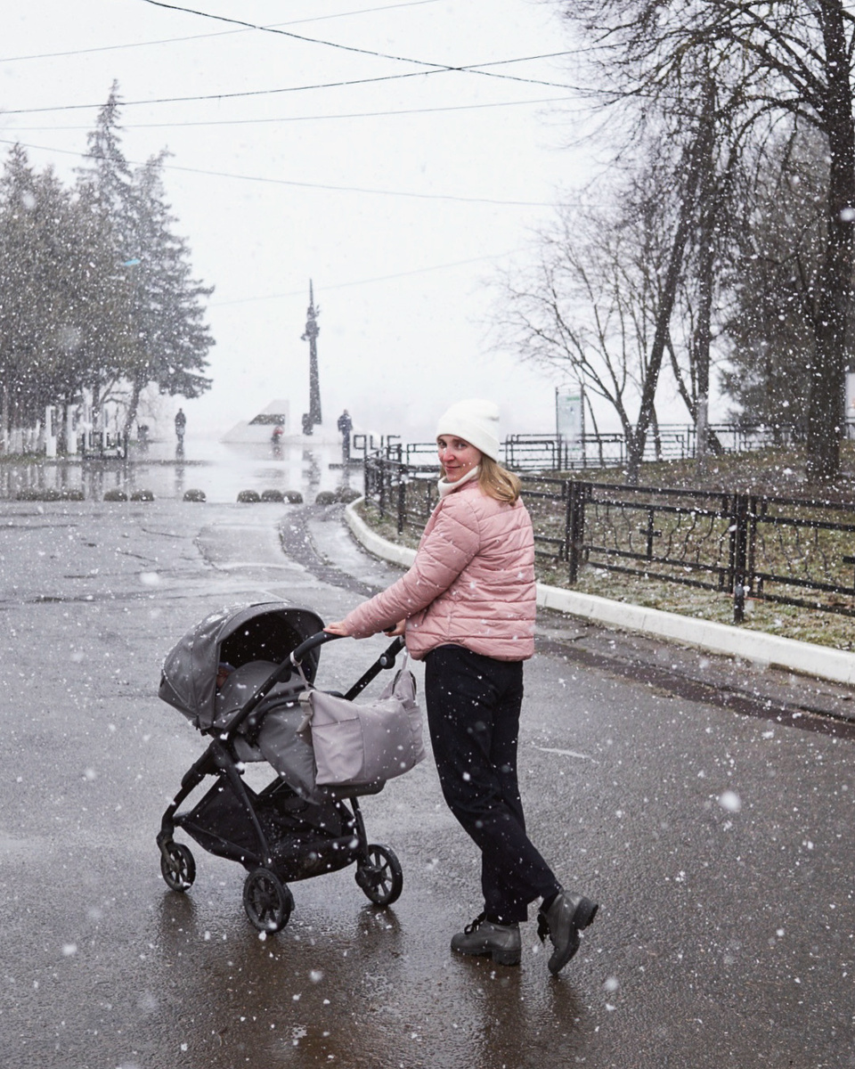 Апрель 2022, Тимохе пять месяцев. Первая дальняя вылазка в отель в Тарусе на выходные.