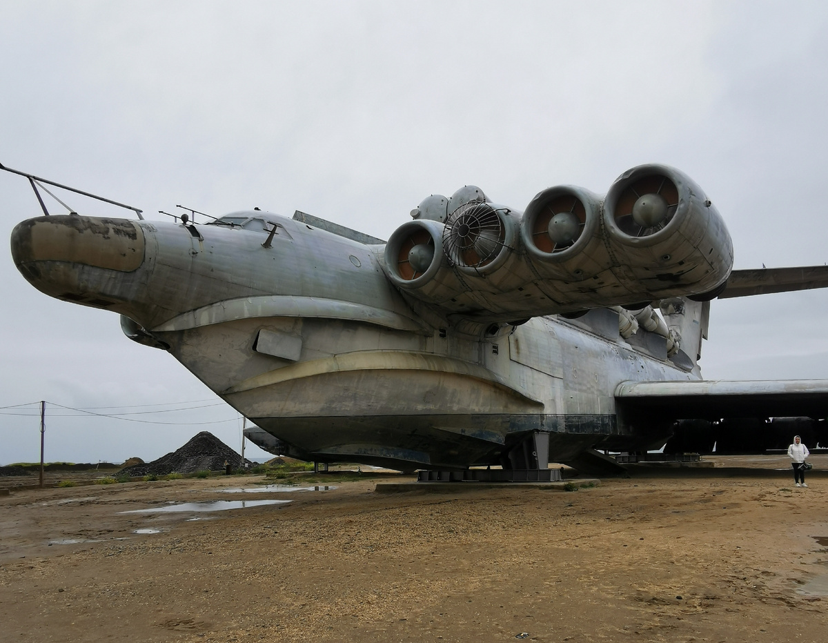 Первый в мире экраноплан-ракетоносец «Лунь», который прозвали «убийцей авианосцев». 
