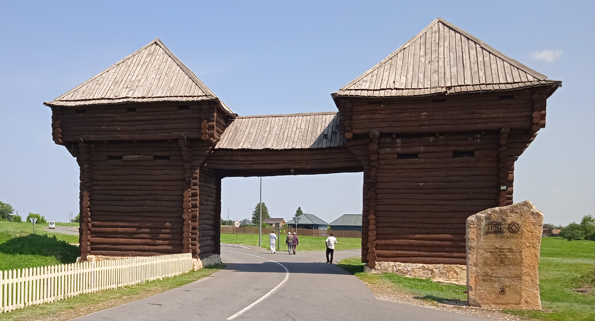 Вход на территорию комплекса. Фото автора, 3 июля 2024г.