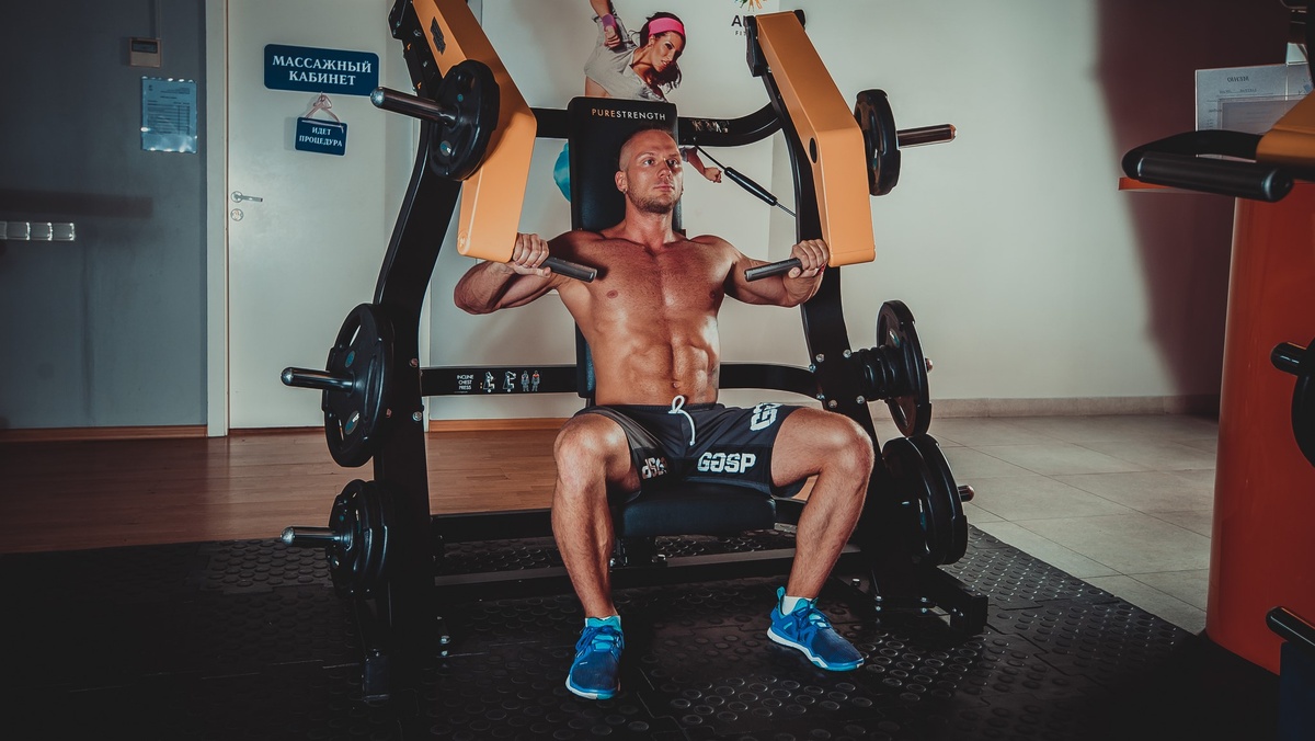 Жим в тренажёре. Фото взято из интернета: https://clck.ru/3C4qTn