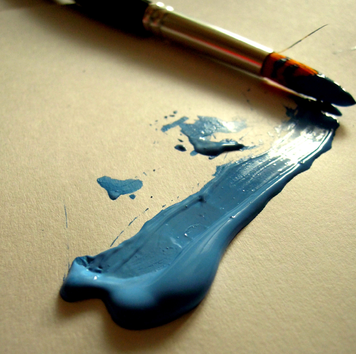 https://get.pxhere.com/photo/writing-hand-pen-brush-color-artist-paint-blue-paper-painter-811831.jpg