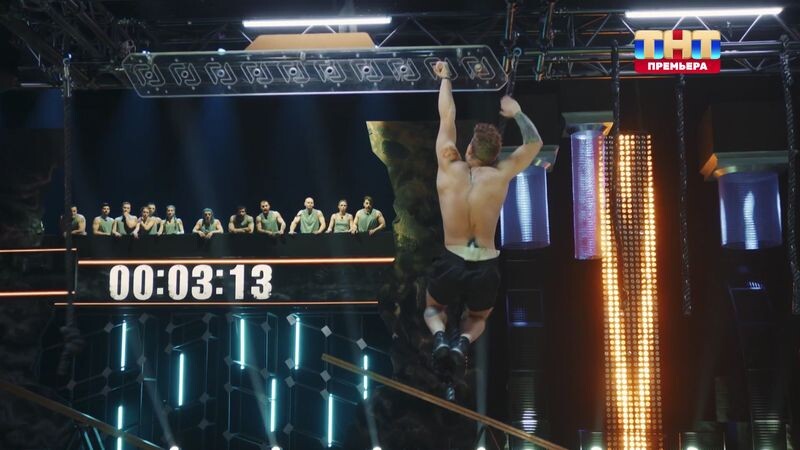    Полоса преград оказалась очень сложной. Фото: кадр из шоу «Титаны»