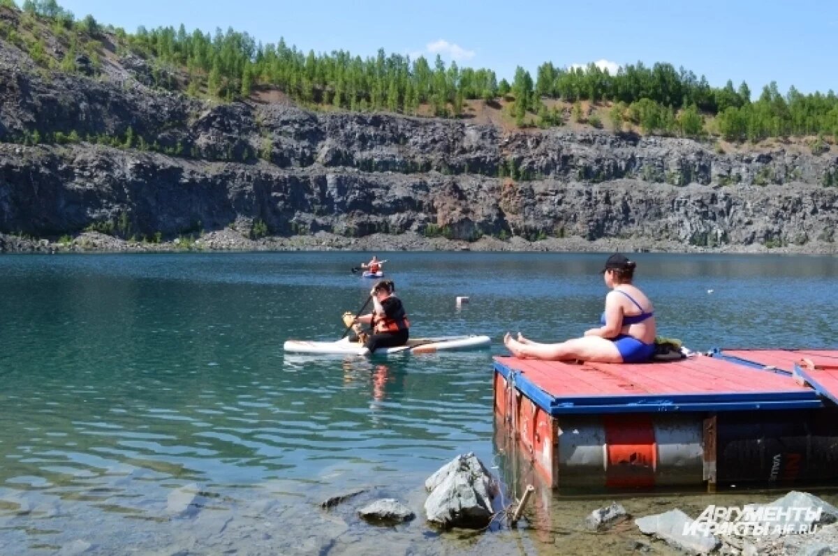   Биолог Манаков объяснил, откуда в карьерах образуется бирюзовая вода