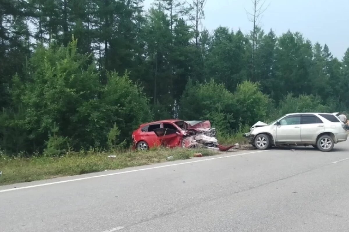    Два человека погибли при лобовом столкновении автомобилей в Бурятии