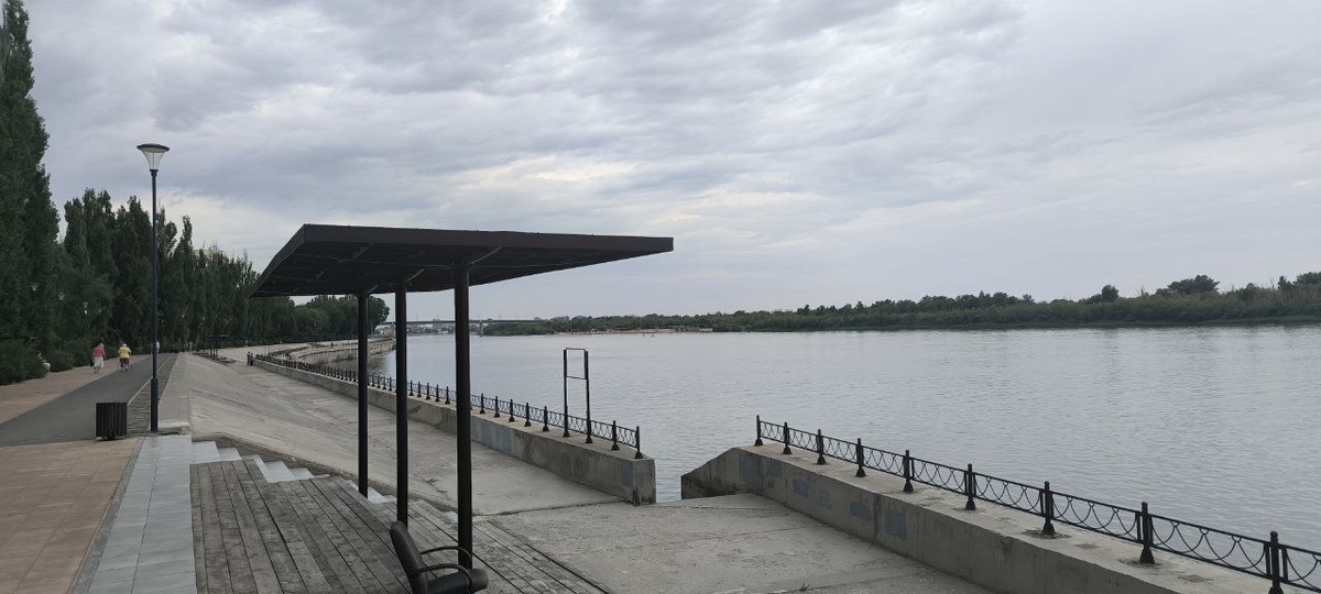Приятная часть отреставрированной набережной рядом с ЖК на Савушкина