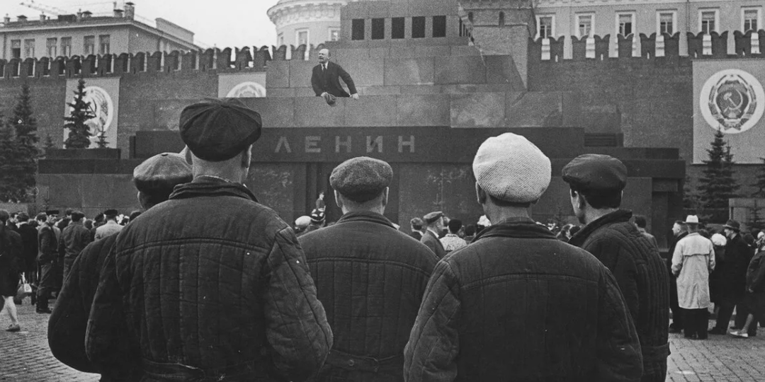 Что было на месте мавзолея до того, как туда положили Ленина