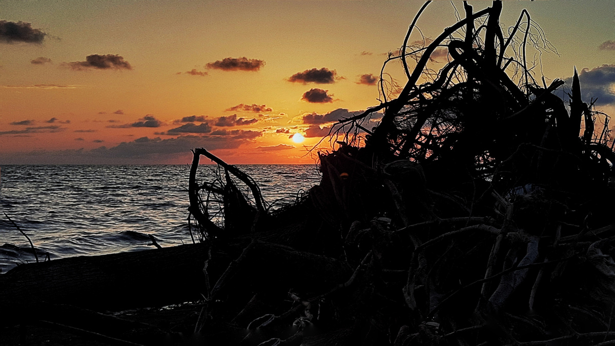 Закат на Черном море. Поти, Грузия