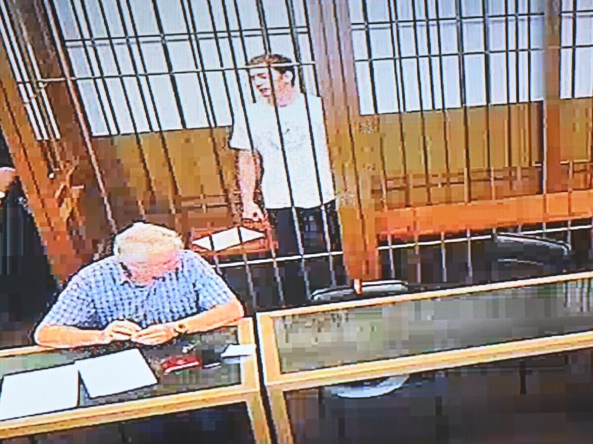    Экран с трансляцией избрания меры пресечения в отношении Тимура Бажаева в Замоскворецком суде Москвы© РИА Новости / Михаил Воскресенский