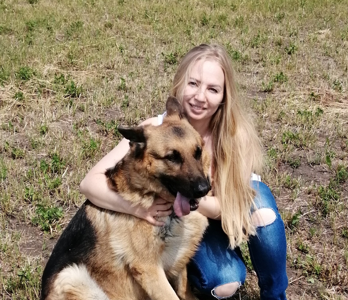 Я лучше со своей собакой пообнимаюсь, чем буду тратить время на ругань с хейтером.