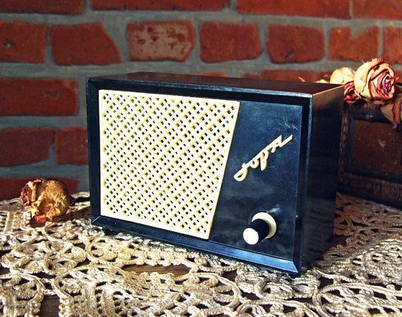 Абонентский радиоприемник. Источник: etsy.com