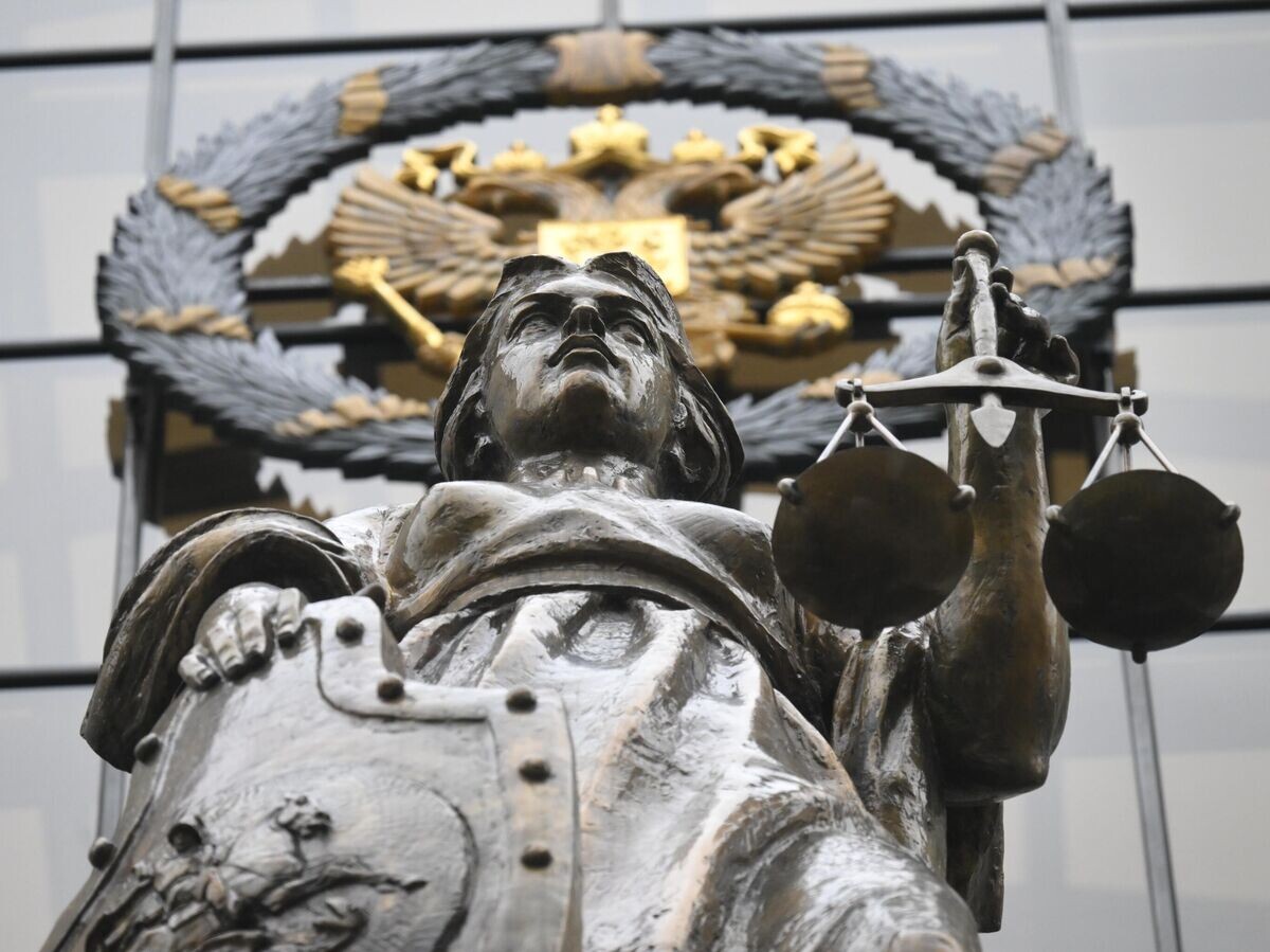    Статуя богини Фемиды у здания Верховного суда РФ в Москве© РИА Новости / Илья Питалев