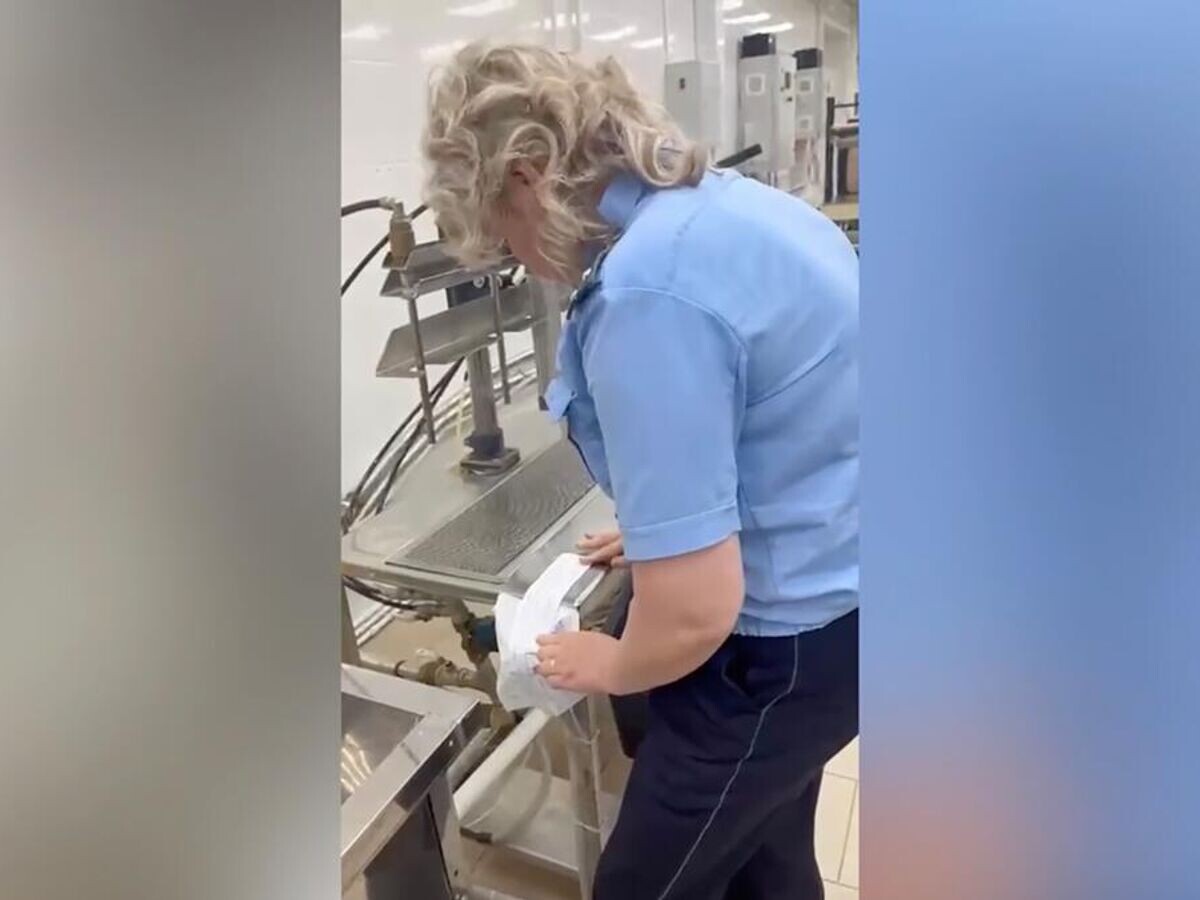    Цех по розливу питьевой воды закрыли в поселке Первомайском Свердловской области© ГУФССП России по Свердловской области