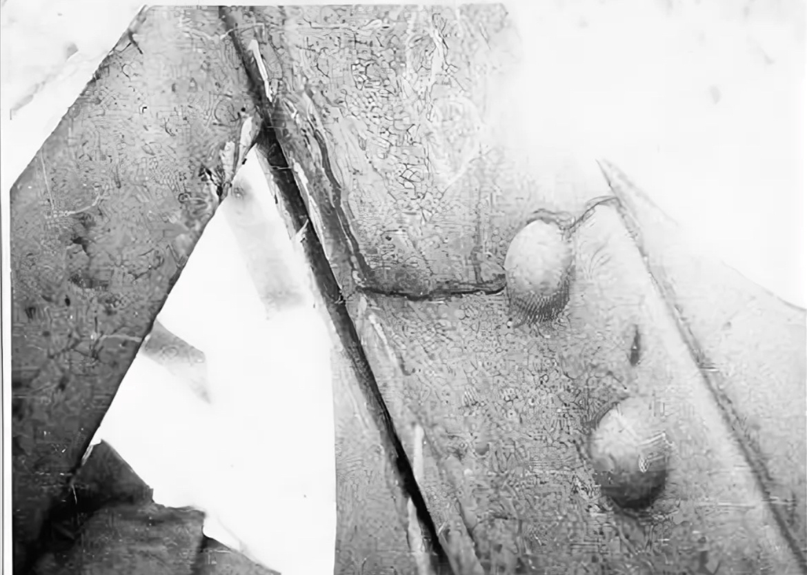 Трещина, идущая от заклёпки