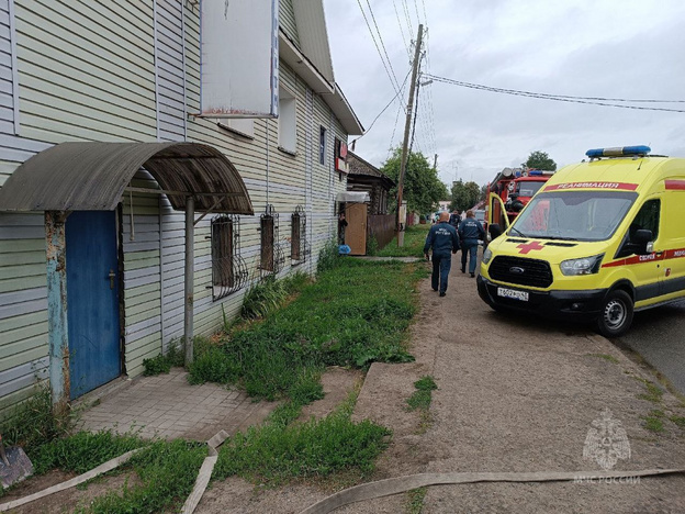    В Слободском после взрыва спасли человека под завалами