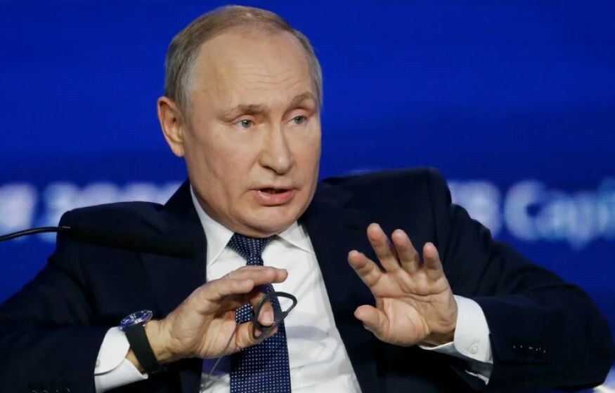   Сенцов* заявил, что Путин лучше отдаст Кремль, чем вернет Крым