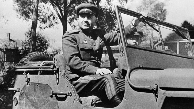     Командующий войсками 1-го Прибалтийского фронта генерал армии Иван Христофорович Баграмян в районе Витебска РИА Новости Анатолий Григорьев