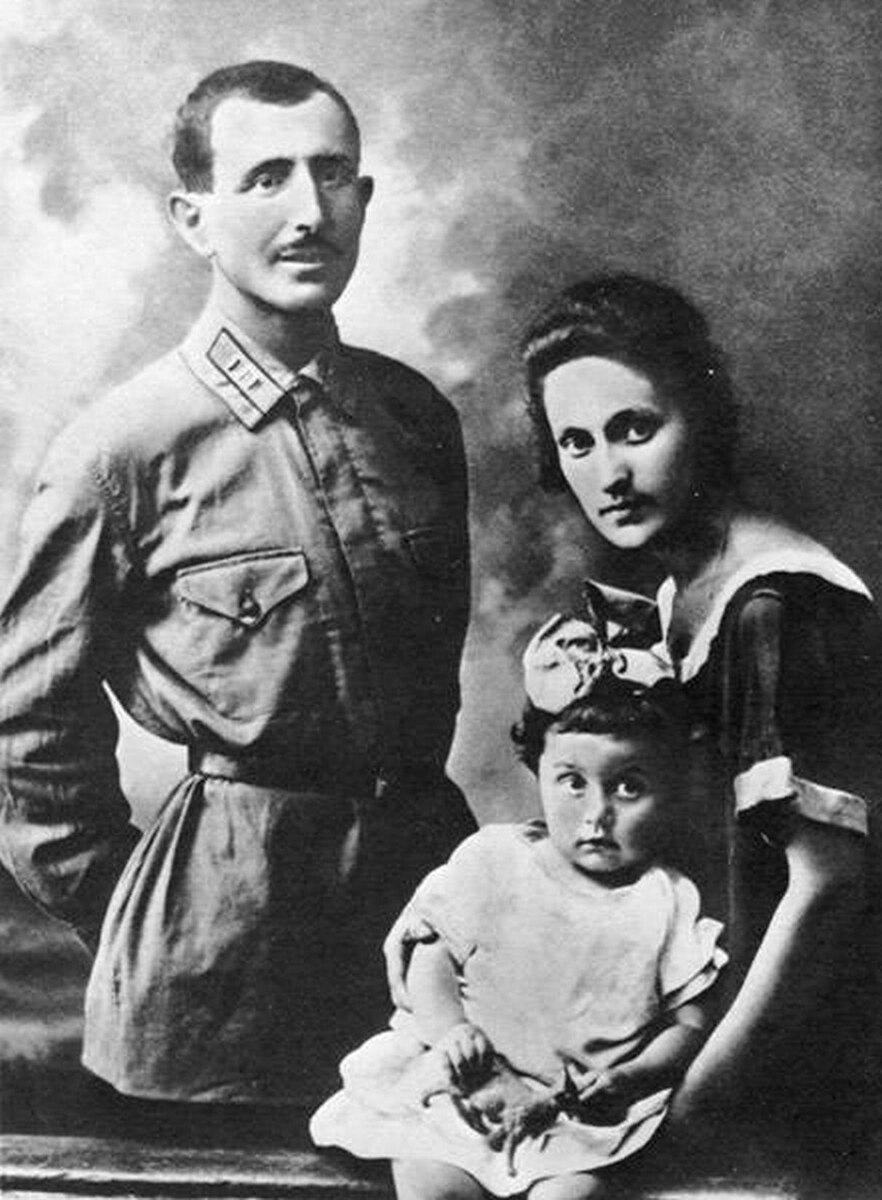     Иван Баграмян с семьёй / Legion-Media / Volgi Archive