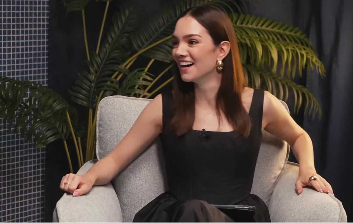 Евгения Медведева в своём шоу "Бес Комментариев"