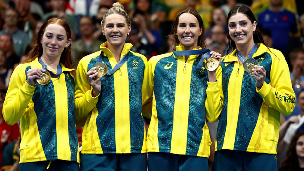    Молли О'Каллаган, Шейна Джек, Эмма Маккеон и Мег Харрис. Reuters