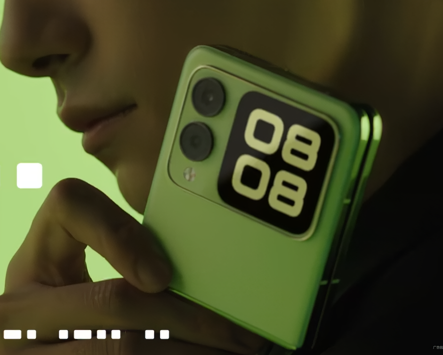    HUAWEI анонсировала первую раскладушку серии nova [ФОТО]