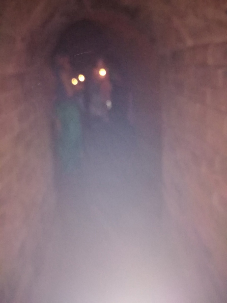 Призрак при входе в пещеру