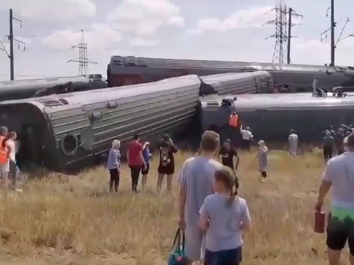    Место схода поезда с рельсов в Волгоградской области© Кадр видео очевидца