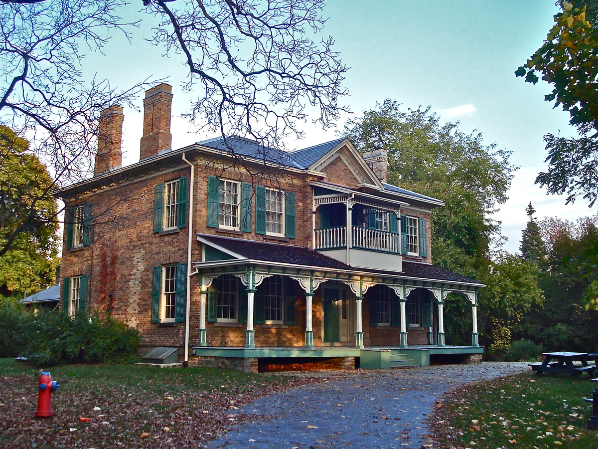 Дом “Бенарес” (Миссиссага, Онтарио).