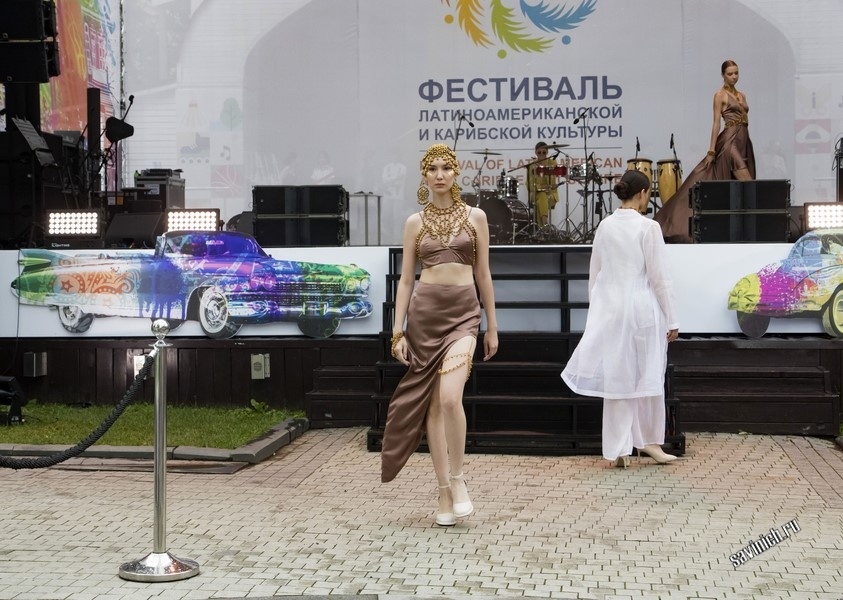 Кристина Троицкая. Коллекция "Золото". Фотограф Галина Савинич