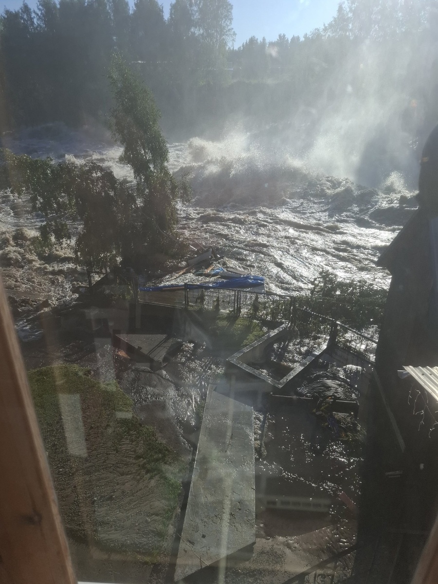    Поток воды из ББК в Сегежском районе смывал заборы и крушил теплицы (ФОТО)Фото: Сегежа слушает ВК