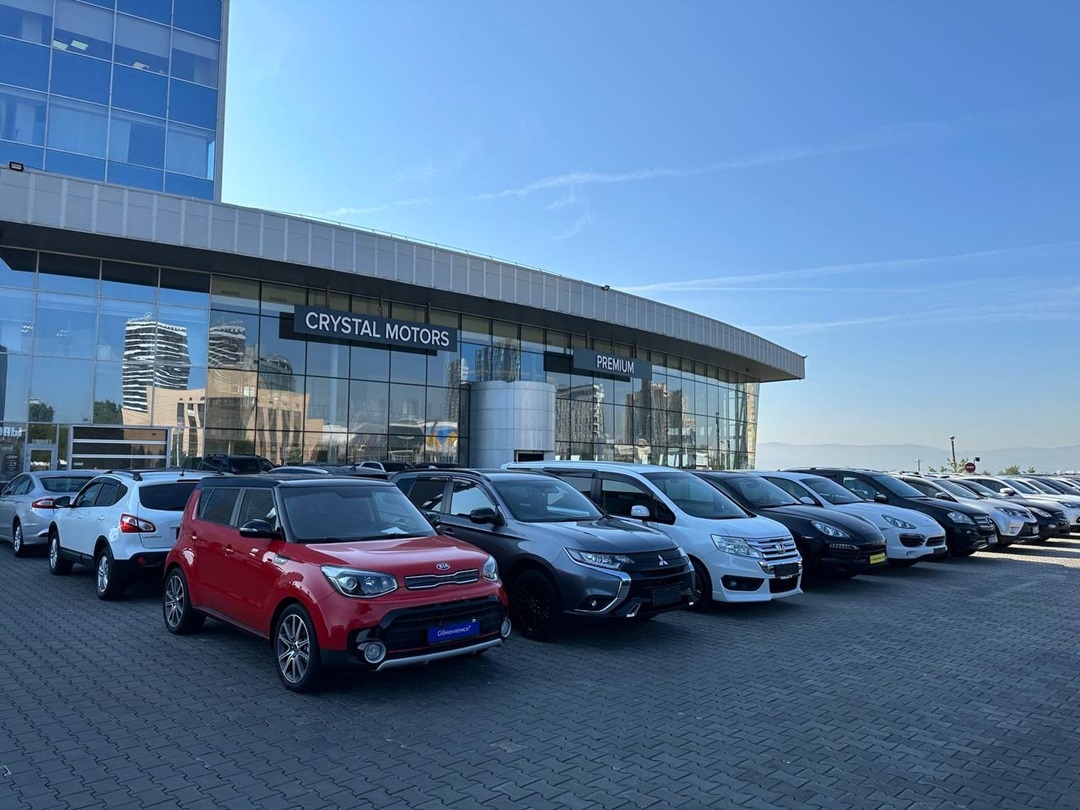 В салонах Crystal Motors представлено более 60 автомобильных брендов: например, есть российские, европейские, корейские и китайские машины