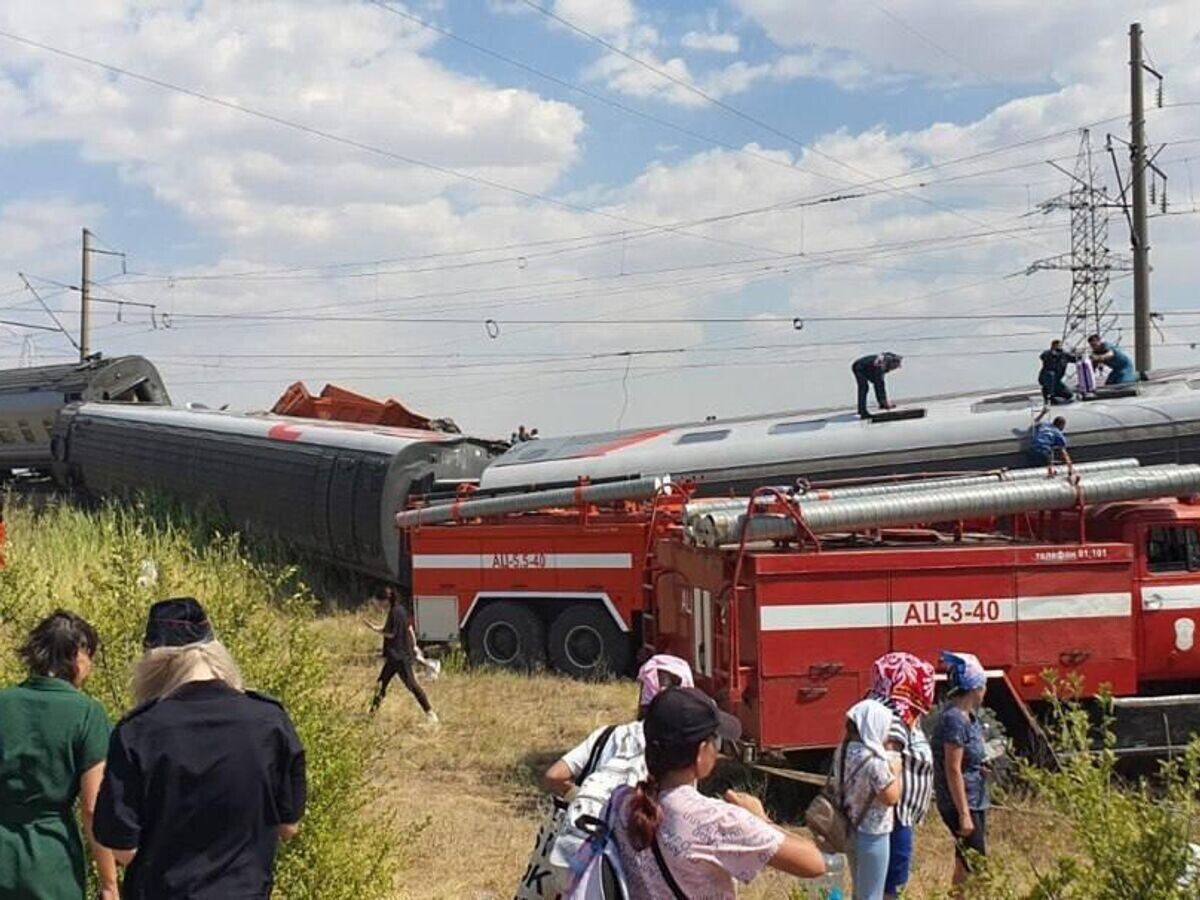    Место схода пассажирского поезда с рельсов в Волгоградской области© РИА Новости / Администрация Котельниковского района