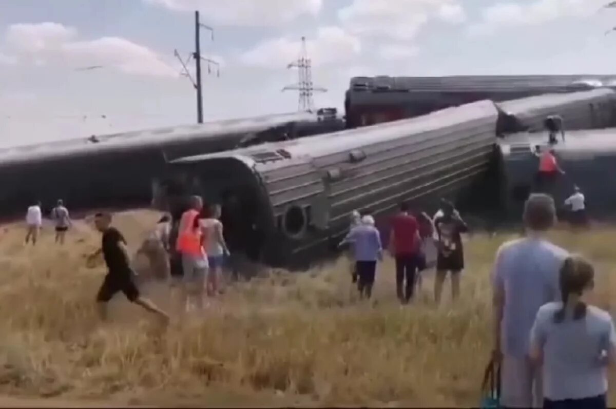    В результате крушения поезда Казань - Адлер госпитализировали 15 человек