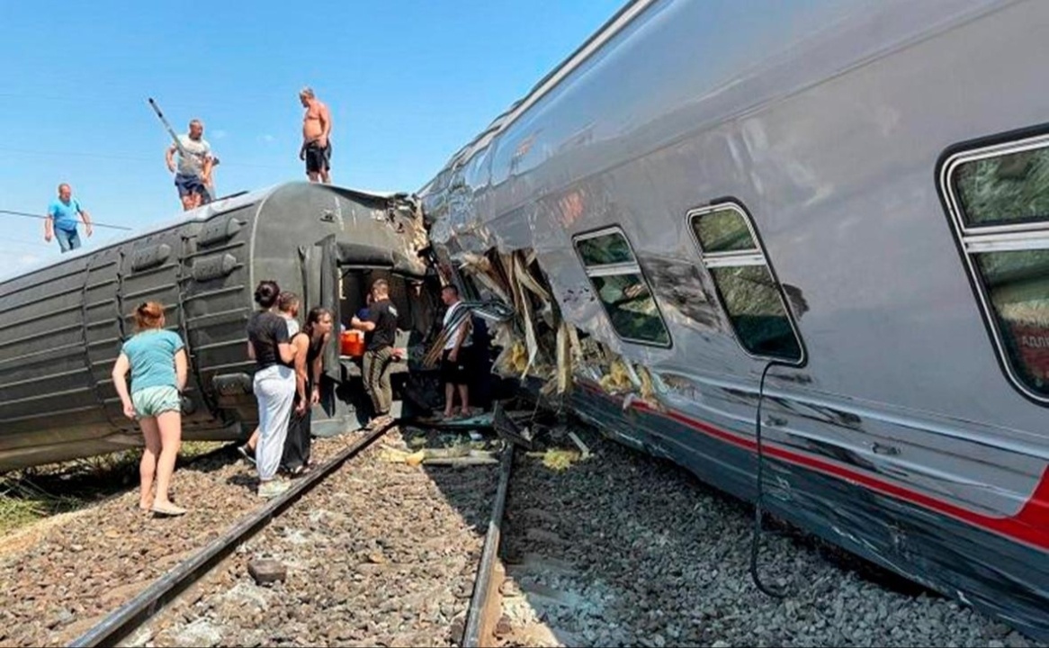    После схода поезда под Волгоградом 5 пострадавших эвакуировали в стационары