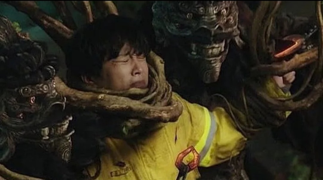 Спасая ребёнка из горящего здания, пожарный Ким Джа-хон погибает героической смертью. И тут же три ангела смерти сопровождают его в мир мёртвых, где смертному предстоит пройти семь судов и держать ответ перед семью Богами. Ангелы будут его защитниками, и если Джа-хона признают безгрешным, он получит возможность реинкарнироваться и начать новую жизнь.