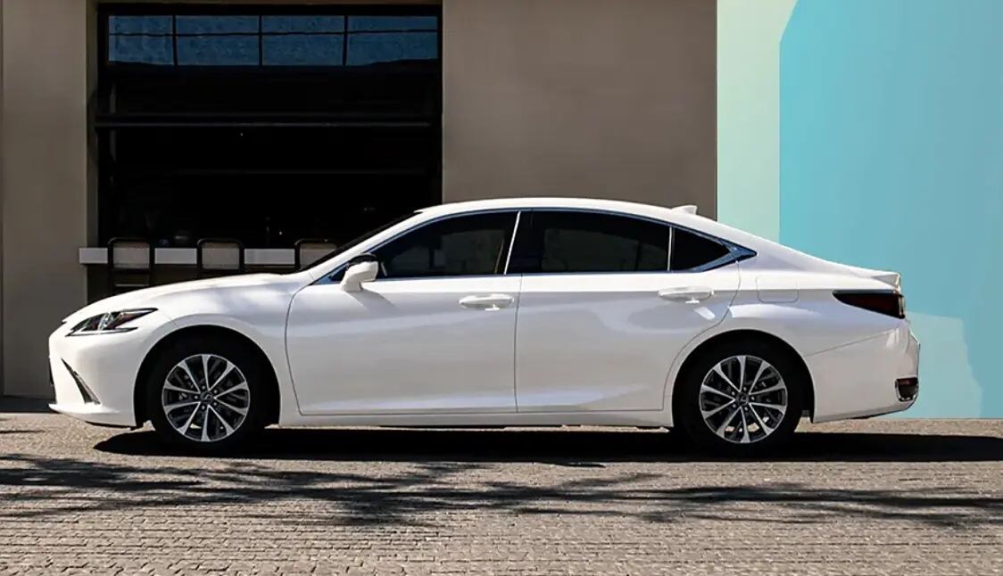Lexus ES (200? 260? 300h?).