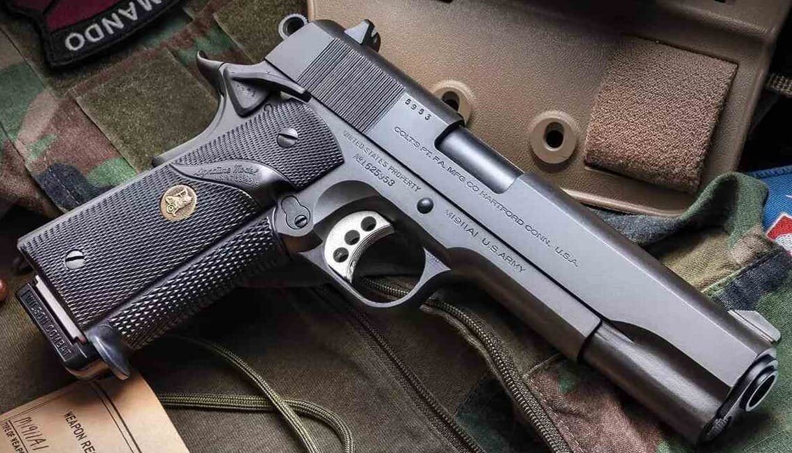 Пистолет MEUSOC .45. Вид справа.